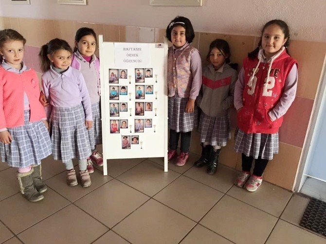 Atatürk İlkokulu’nda ’Haftanın Örnek Öğrencisi’ Uygulaması