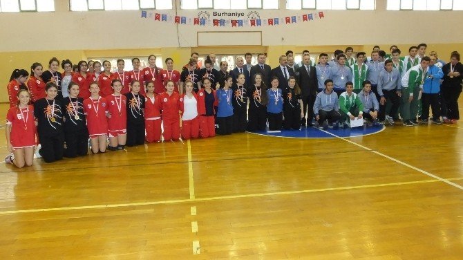 Burhaniye Hentbol Gençler Yarı Finallerine Ev Sahipliği Yaptı