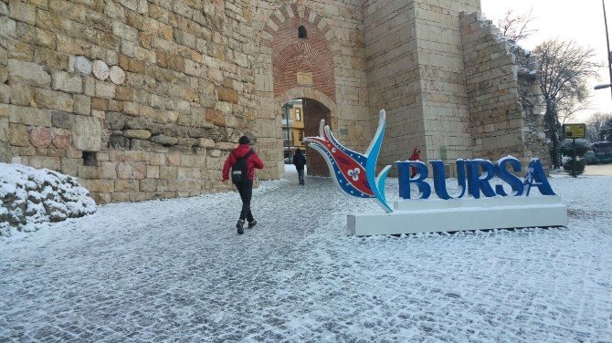 Bursa’da Kar Yağışı Etkili Oluyor
