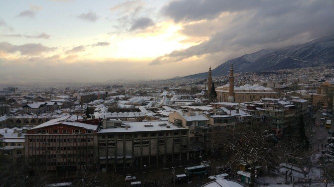 Bursa’da Kar Yağışı Etkili Oluyor