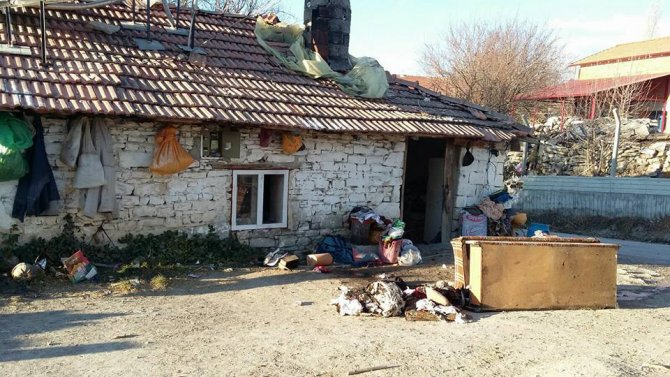 Kibritle oynayan iki çocuk evi yaktı