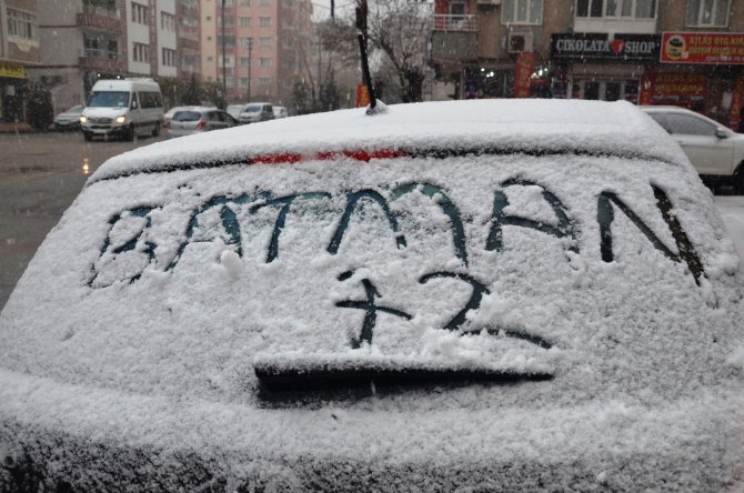 Batman’a yılın son günü de kar yağdı