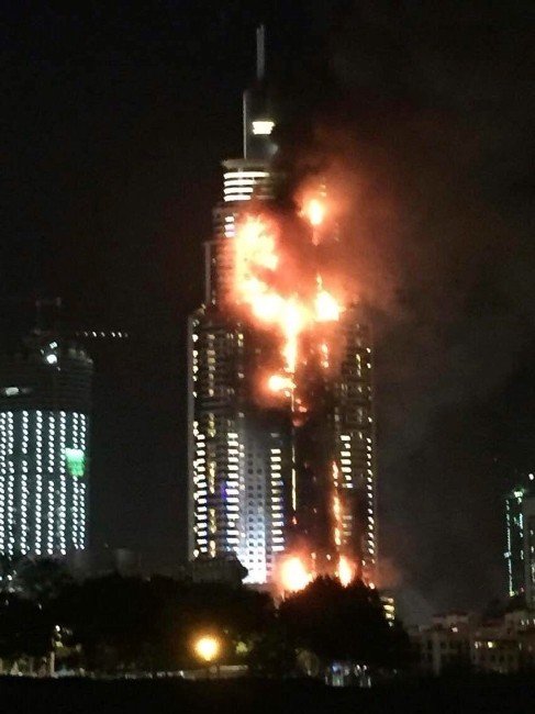 Dubai’de 63 Katlı Otelde Yangın Çıktı