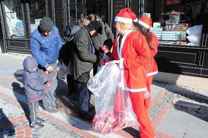 Edirne’de, Noel Baba Yerine Noel Anneler İşbaşında