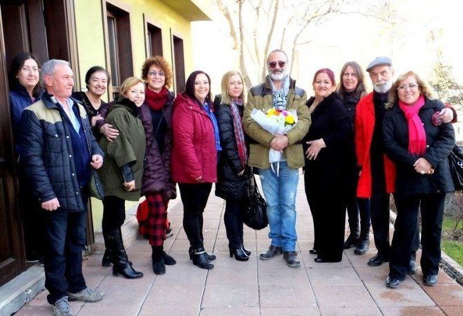 Eskişehirli Ressam Kursiyerler Yeni Yılı Öğretmeni İle Birlikte Kutladılar