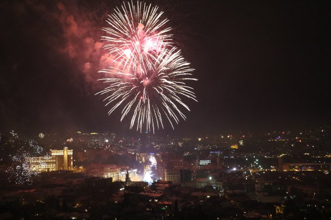 Tiflis sokakları yeni yıl öncesi karnaval yerine döndü