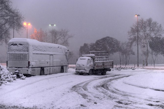 Anadolu yakasında kar etkisini sürdürüyor