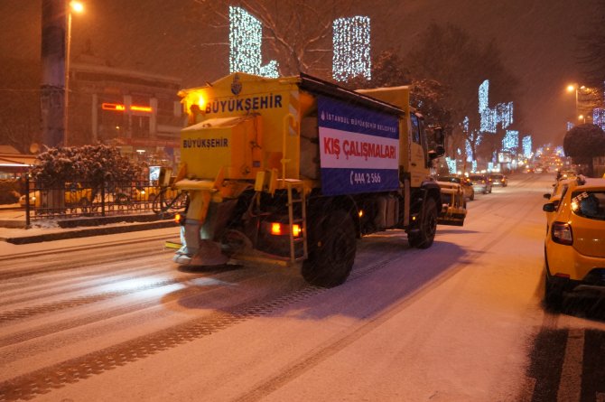 İstanbul’da kar yağışı gece de sürdü