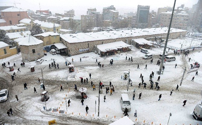 Karla Kaplı Taksim Meydanı’nın Havadan Görünüşü