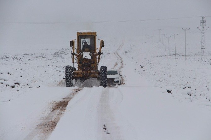 Kar Yağışı Nedeniyle Kapanan Yollar Açılıyor
