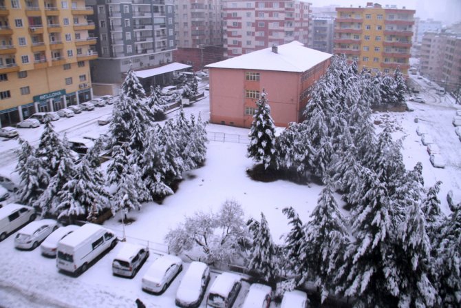 Mardin’de okullar kar yağışı nedeniyle tatil edildi