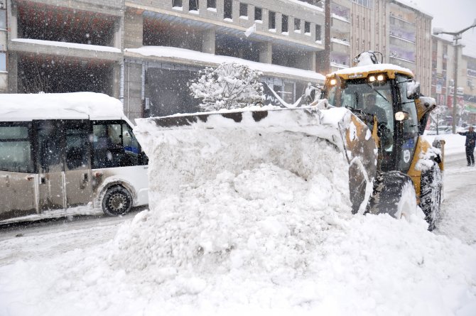 Muş’ta kar yağışı sonrası köy yolları ulaşıma kapandı