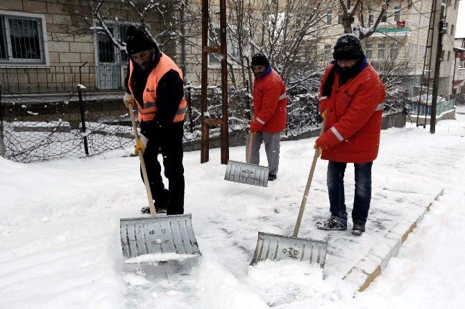 Nevşehir’de Karla Mücadele Çalışmaları Yapılıyor