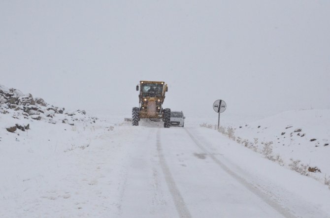 Siverek'te 82 köy yolu ulaşıma kapandı