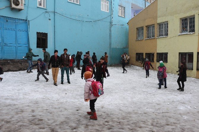 Şırnak’ta Okullara Kar Tatili