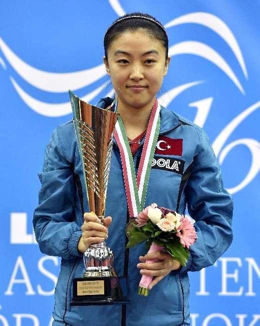 Melek Hu, masa tenisinde Avrupa Şampiyonu