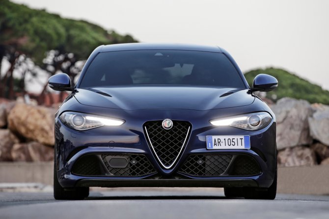 Alfa Romeo yeni aracı Giulia'yı tanıttı