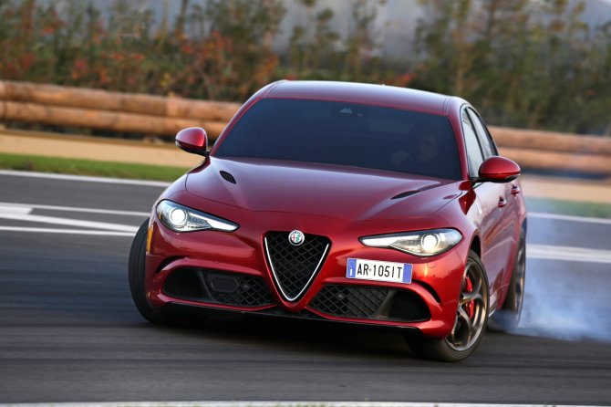 Alfa Romeo yeni aracı Giulia'yı tanıttı