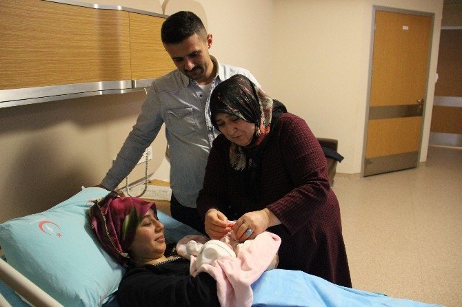 Yeni Yılın İlk Bebeği Zonguldak’ta Dünyaya Geldi