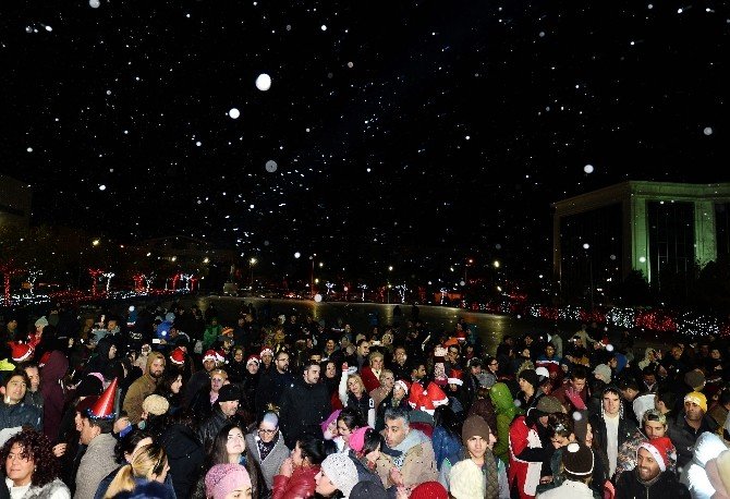 Antalya Yeni Yıla Suni Kar Altında Girdi