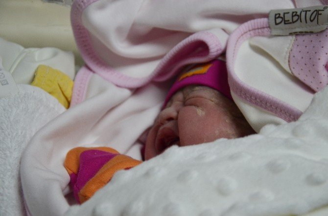 2015’in Son, 2016’nın İlk Bebekleri Dünyaya Geldi