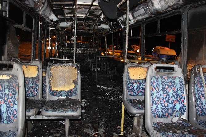 Teröristler Belediye Otobüsünü Ateşe Verdi