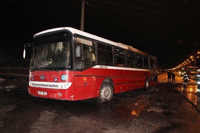 Teröristler Belediye Otobüsünü Ateşe Verdi