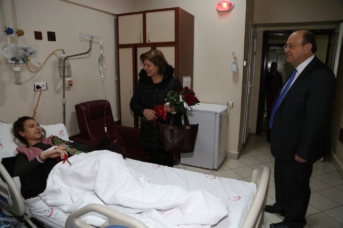 Başkan Özakcan, Yeni Yılda Hastaları Unutmadı