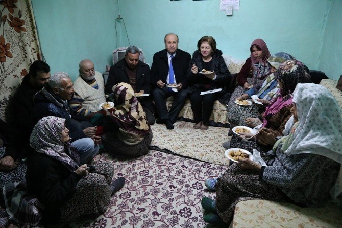 Başkan Özakcan, Yeni Yıla Vatandaşlarla Beraber Girdi