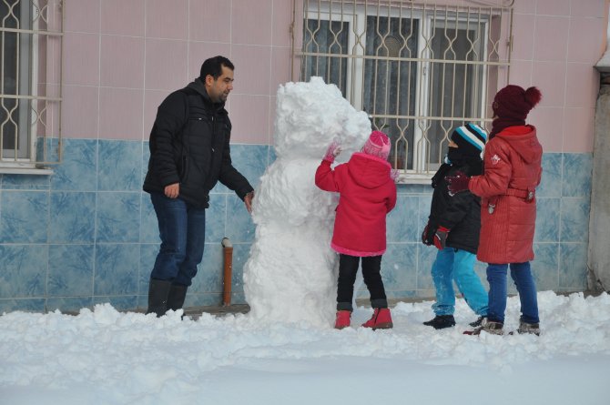 Kar yağışı Karacabey'i beyaza bürüdü