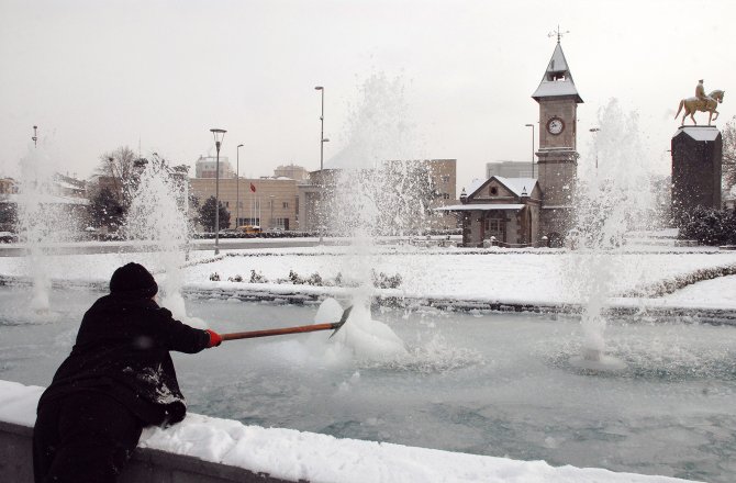 Kayseri'de hava sıcaklığı eksi 14 dereceye kadar düştü
