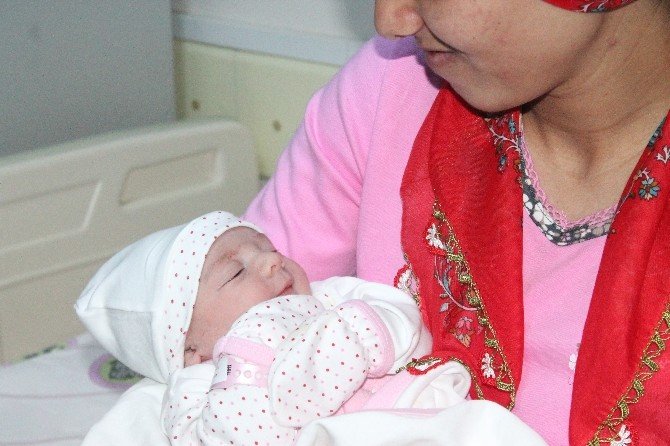 Konya’da Yeni Yılın İlk Bebeği “Zeynep” Oldu