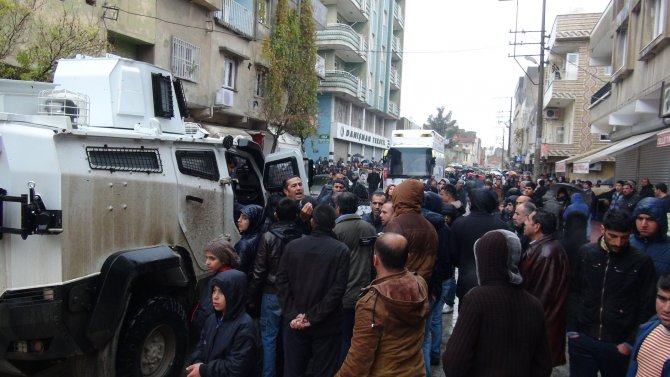 PKK üyesinin cenaze yürüyüşünde olay çıktı