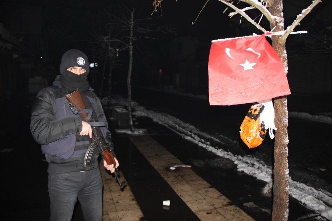 Diyarbakır’da Yeni Yıla Polis Ve Asker Operasyonla Girdi