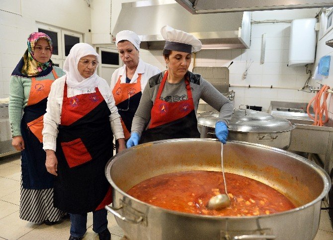 Muratpaşa Belediyesi Mest Aşçılık Öğrencileri Aşevi’nde Yemek Pişirdi