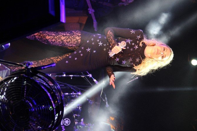 Hadise, 2016 Yılını İskenderun’da Karşıladı