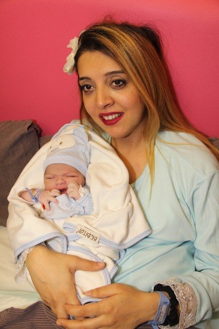 Samsun’da 2016 Yılının İlk Bebeği Saat 00.12’de Dünyaya Geldi