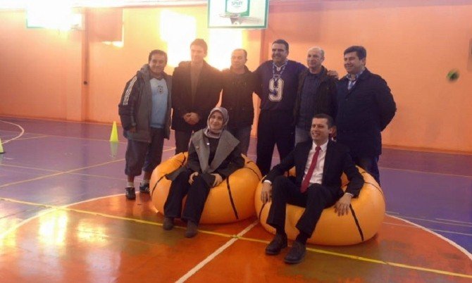 Kırcı’dan Spor Salonuna Destek