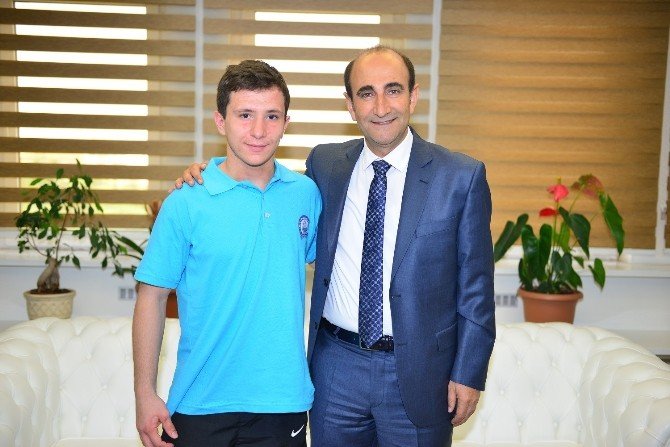 Halterin Altın Çocuğundan Türkiye Şampiyonluğu