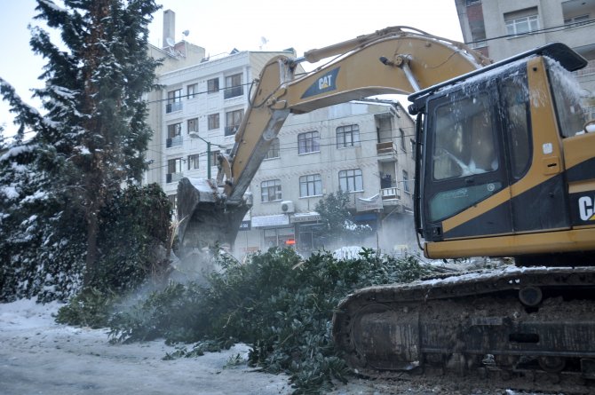 Zeytinburnu'nda duvar yıkımında arbede