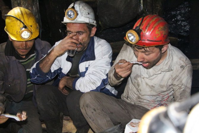 Madenciler yeni yıla yerin yüzlerce metre altında girdi