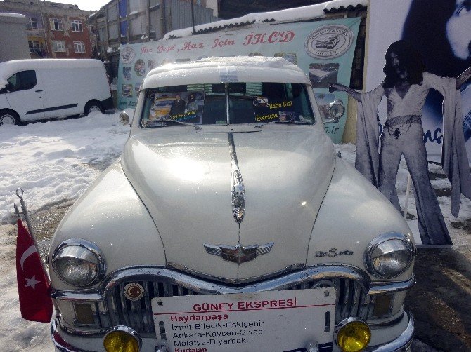 Barış Manço’ya 73. Yaş Gününde Klasik Otomobili Ve Özel Eşyalarıyla Anma
