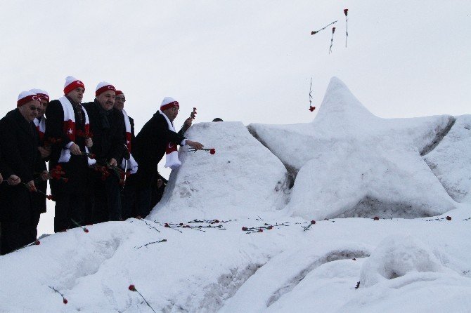Bakan Kılıç, Kardan Heykellerin Açılışını Yaptı