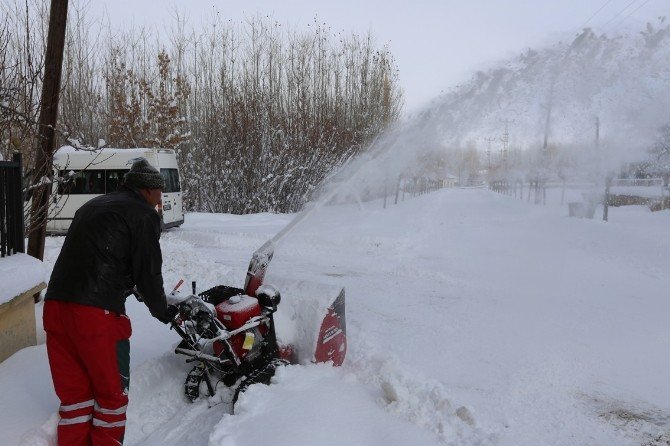 Kaldırımlar İçin Mini Kar Küreme Araçları Alındı