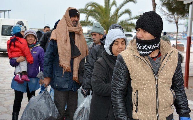 146 Mülteci Donmak Üzereyken Son Anda Kurtarıldı