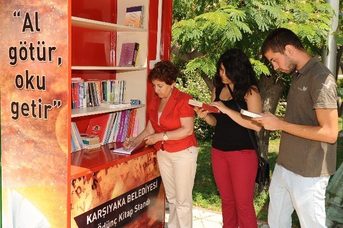 Karşıyaka’da Vatandaşlar Kitap Değişimini Sevdi