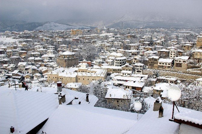 Safranbolu’da Kar Bir Başka Güzel