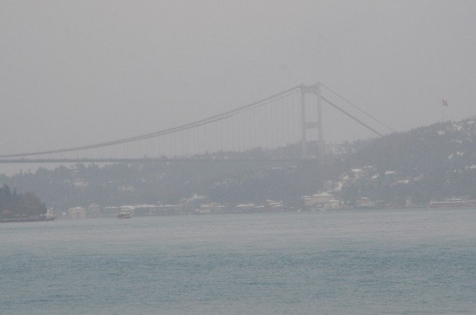 İstanbul Boğazı, Sis Nedeniyle Gemi Trafiğine Kapatıldı