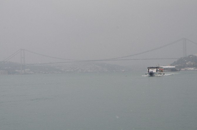 İstanbul Boğazı, Sis Nedeniyle Gemi Trafiğine Kapatıldı