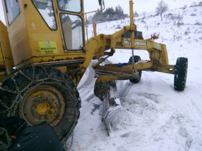 Büyükşehir Belediyesi Kar Çalışmalarını Sürdürüyor